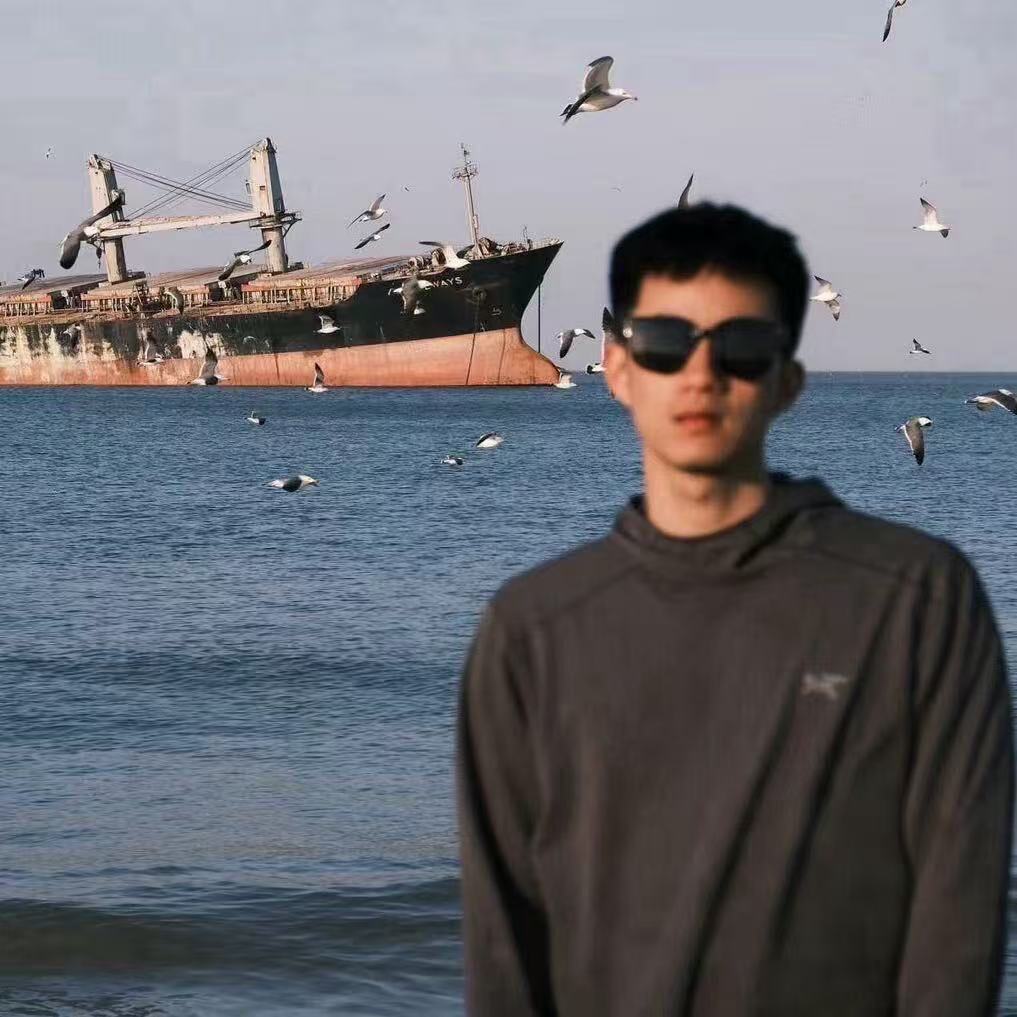 川启在海边的个人照片